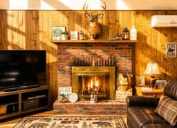 Rustic Hideout Retreat Game Room Sleeps 11 - Image 3