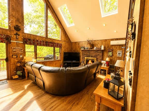 Rustic Hideout Retreat Game Room Sleeps 11 - Image 5