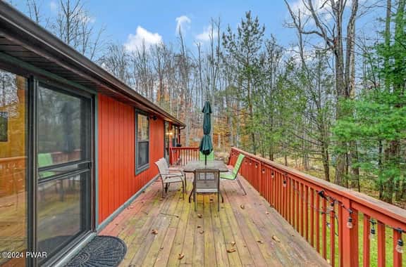 Little Red Hideout-The Hideout - Image 4
