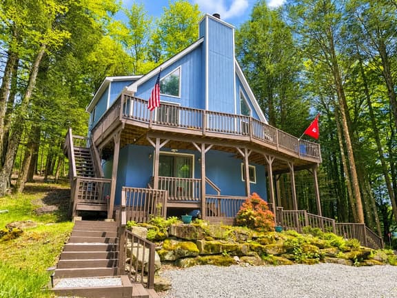 Brentwood Chalet | Sleeps 13 | The Hideout - Image 1